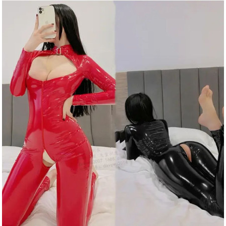 Обтягивающий латексный костюм